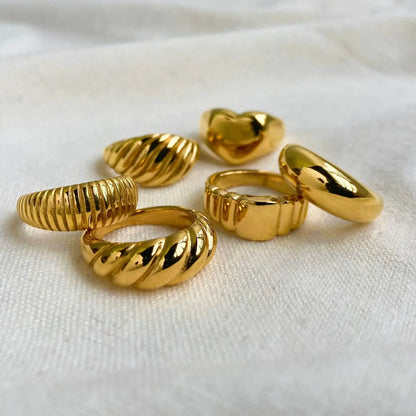 Van Daisy 18K Gold Plated Croissant Chunky Ring