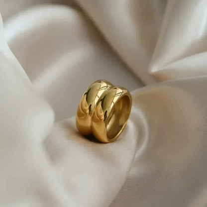 Van Daisy 18K Gold Plated Croissant Chunky Ring