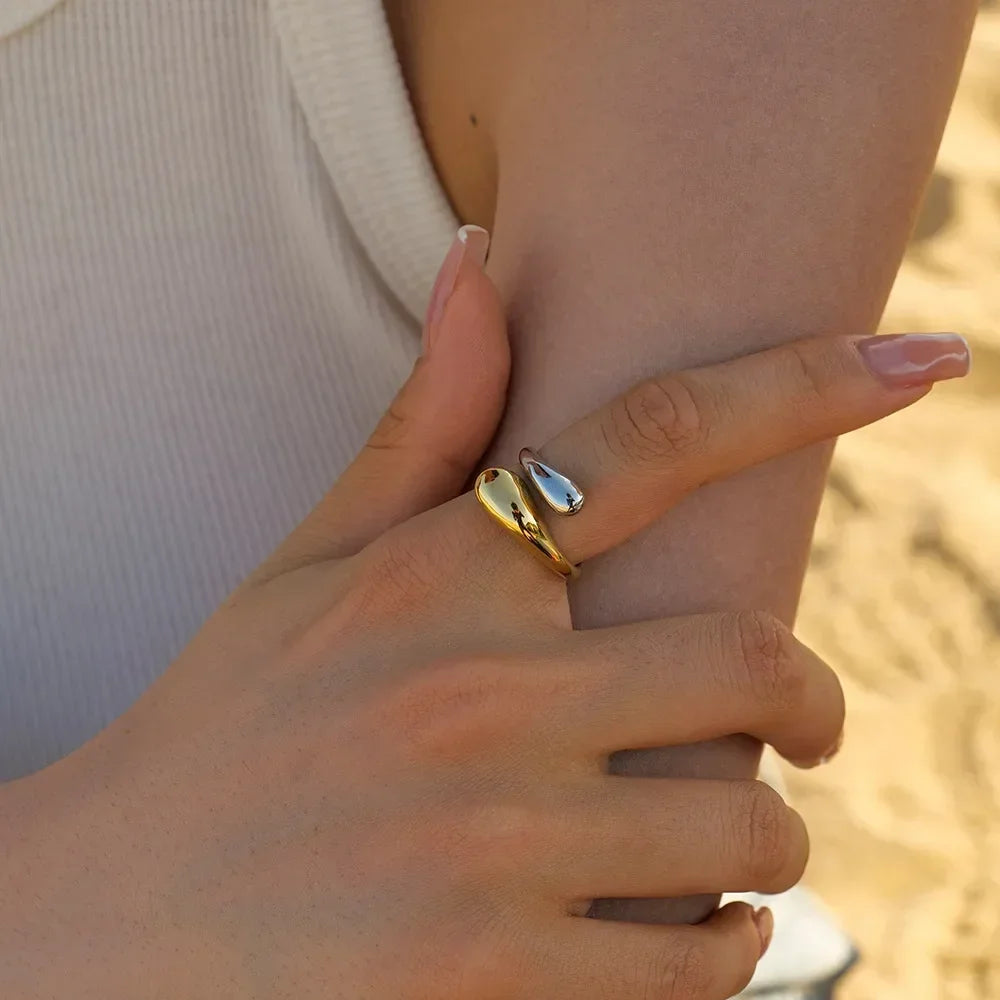 Van Daisy 18K Gold Plated Croissant Chunky Ring