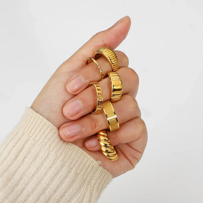 Van Daisy 18K Gold Plated Croissant Chunky Ring