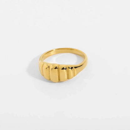 Van Daisy 18K Gold Plated Croissant Chunky Ring