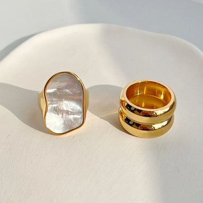 Van Daisy 18K Gold Plated Croissant Chunky Ring