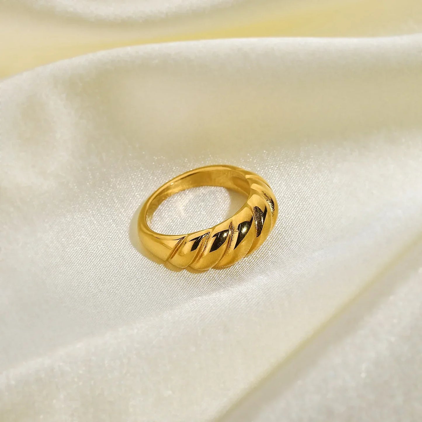 Van Daisy 18K Gold Plated Croissant Chunky Ring